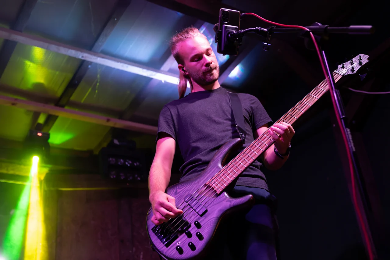 Skupina Rónin. Baskytarista Jaromír Šimek