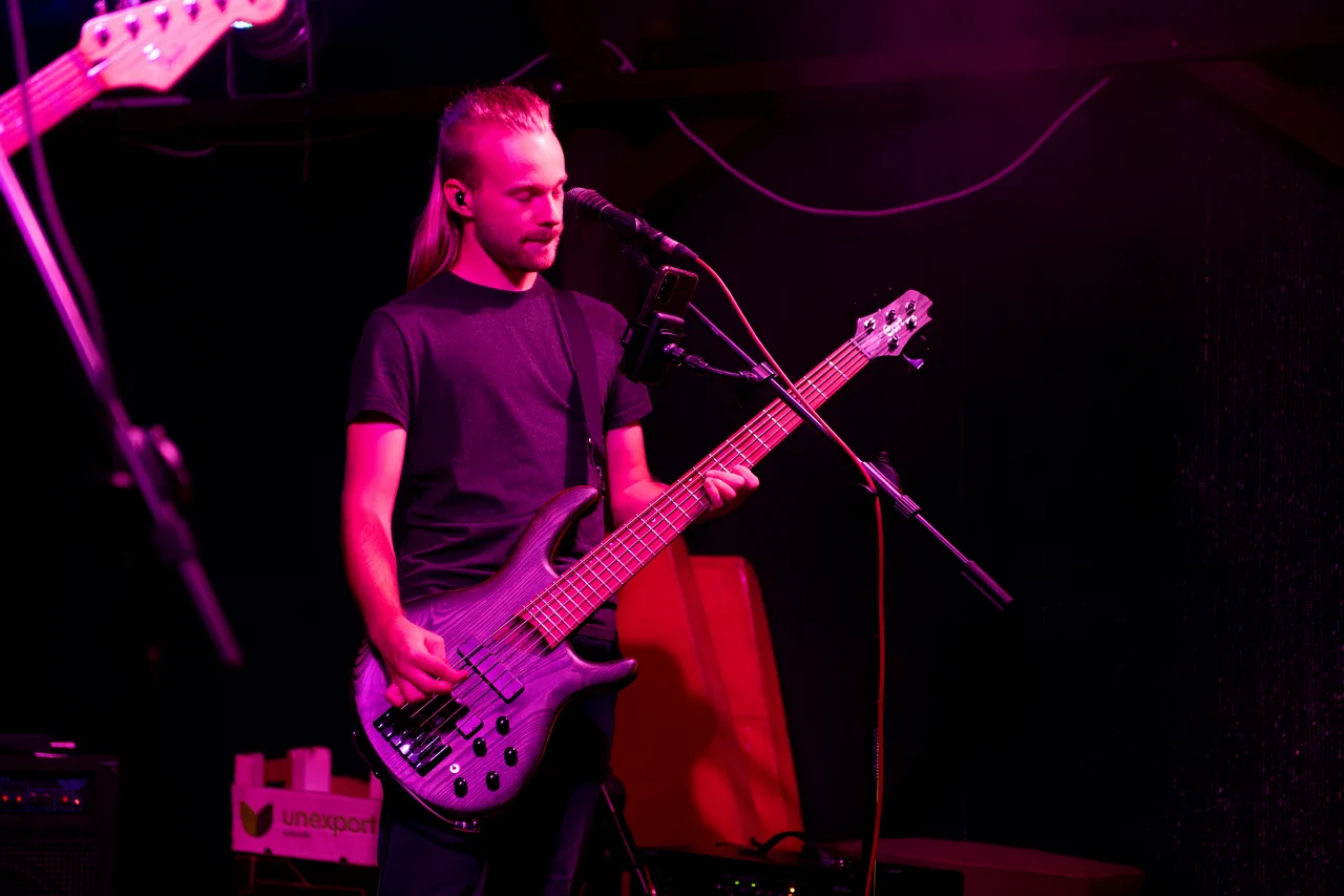 Baskytarista Jaromír Šimek