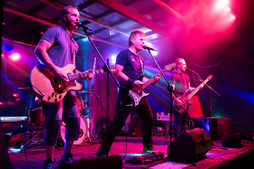 Kontakt kapela RÓNIN - živý koncert, dostupná pro booking klubů a festivalů