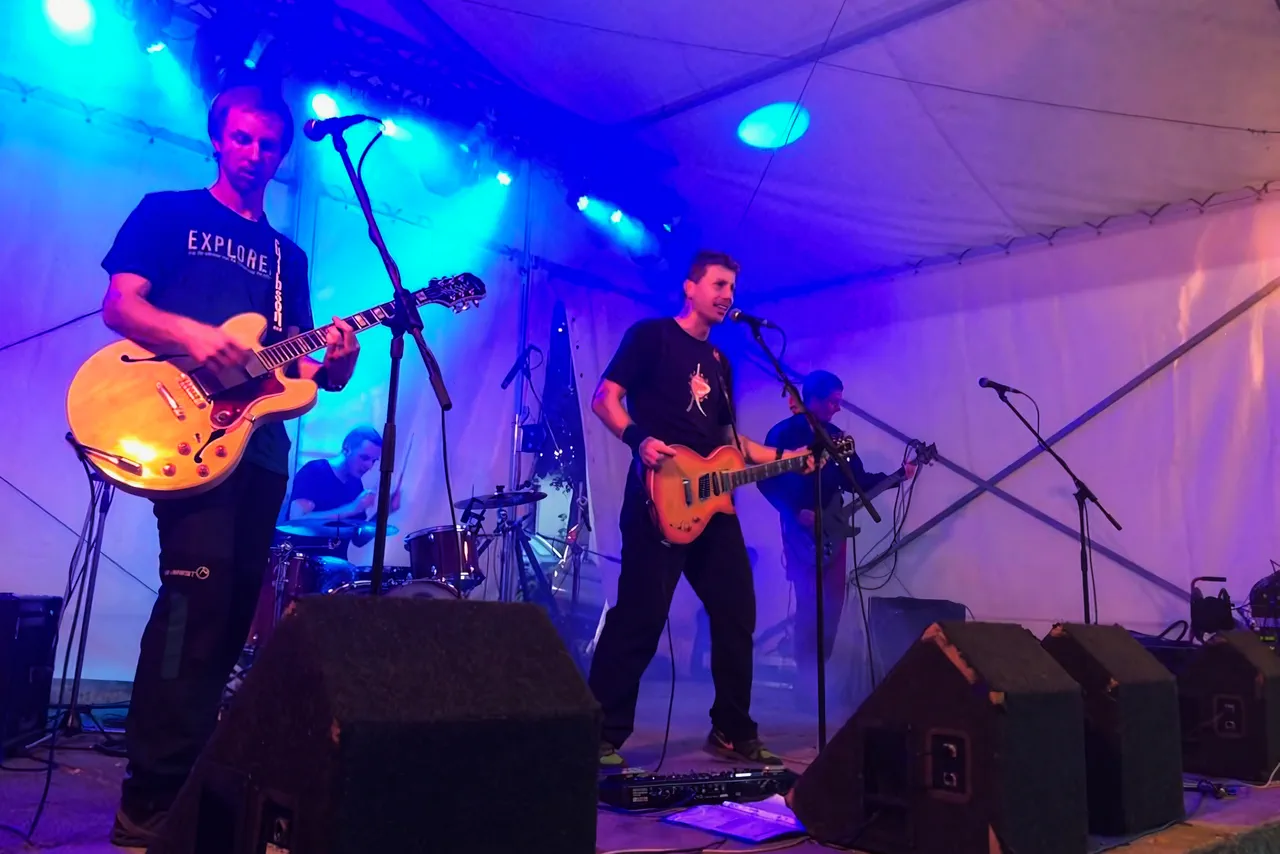 Rónin - Koncert - předkapela Vypsané fixy 2015, Lomnice nad Popelkou - Zámek