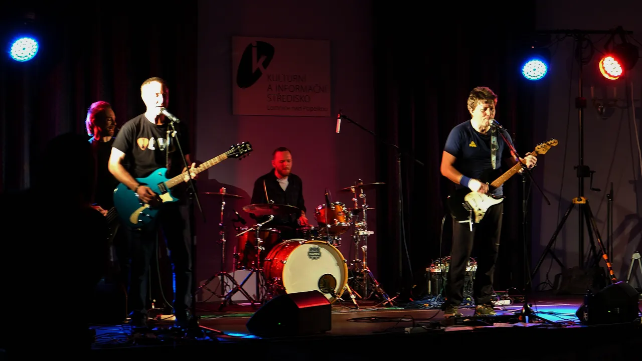 Festival poezie 2025, skupina Rónin během koncertu.